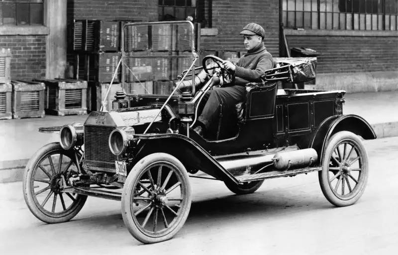oil-powered-car-1900